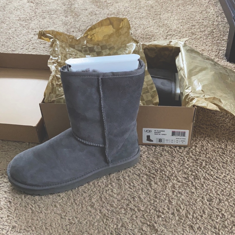 Ugg Classic Short Grey boots